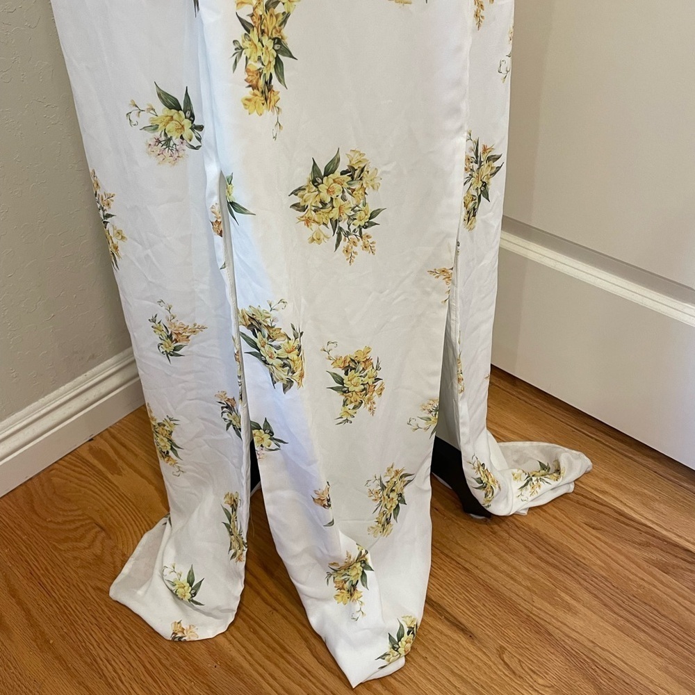 Show Me Your MuMu size Medium White Floral Dress With two Front Slits - Picture 2 of 16